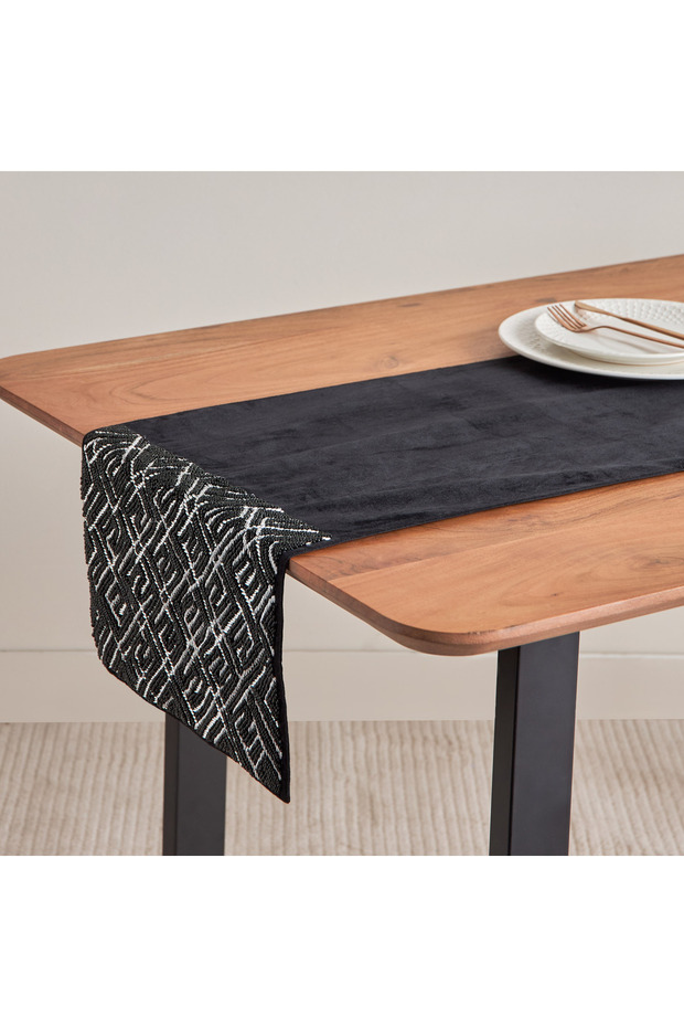 مفرش طاولة مزين بالخرز اللامع - 33×120 سم - 1