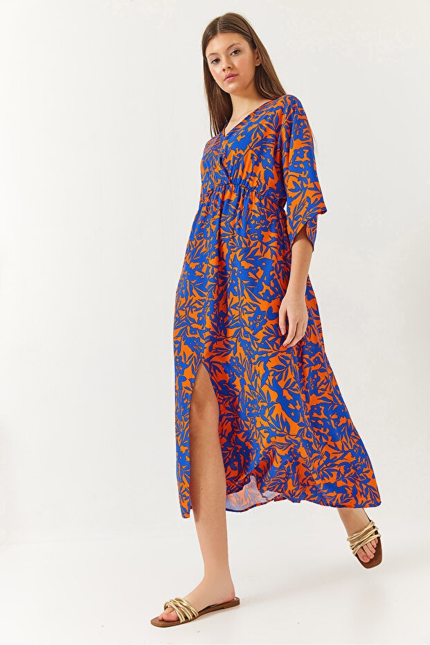 Жіноча двобортна сукня з V-подібним вирізом та розрізом "онден" з візерунком 60261411 - 5