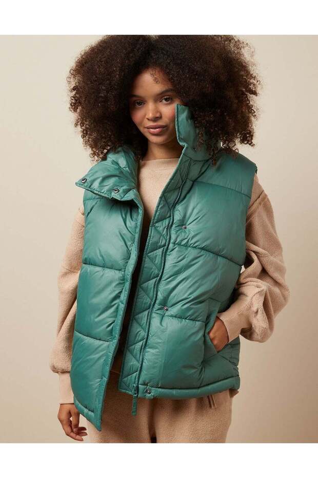 AE Oversized Puffer Vest