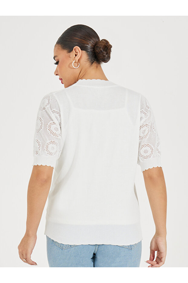 بلوزة مسطحة محبوكة بأزرار وحواف مموجة - 4