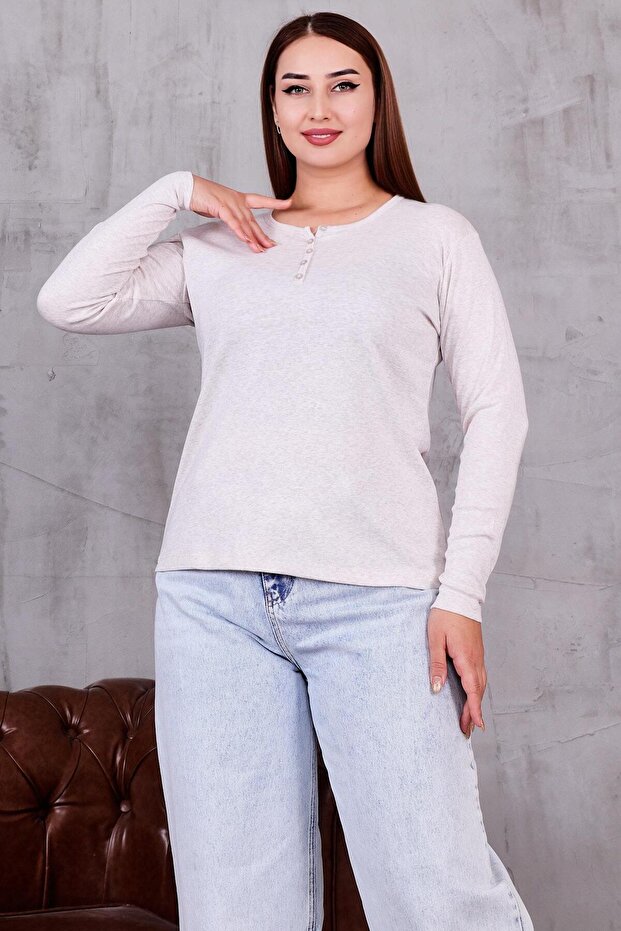 بلوزة أساسية من القطن والليكرا مع تفاصيل أزرار كبيرة الحجم - 3