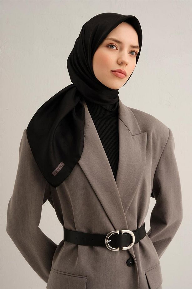 Jakarlı Ipek Eşarp 2000- 01 - 2