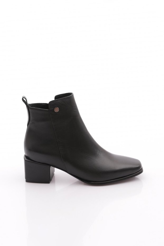 1008 Women's Blunt Toe Heeled Boots