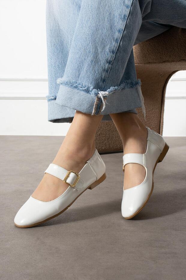 Hanna Women's Ballet Flats with Straps and Buckle in White Leather