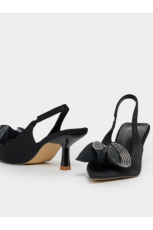 حذاء بكعب مفتوح من الخلف ومزين بأصابع مدببة - 4