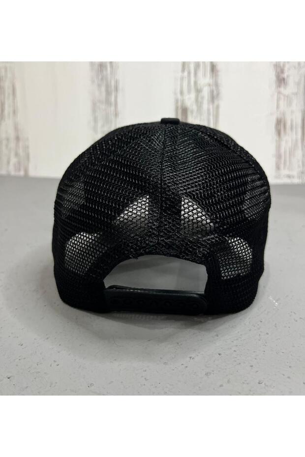 Unisex Black Hat - Lone Wolf Animal Figure