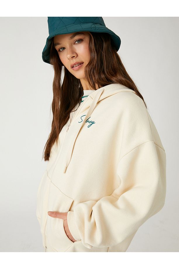Şardonlu Kolej Sweatshirt Kapüşonlu Oversize Fermuarlı Baskılı Cep Detaylı - 2