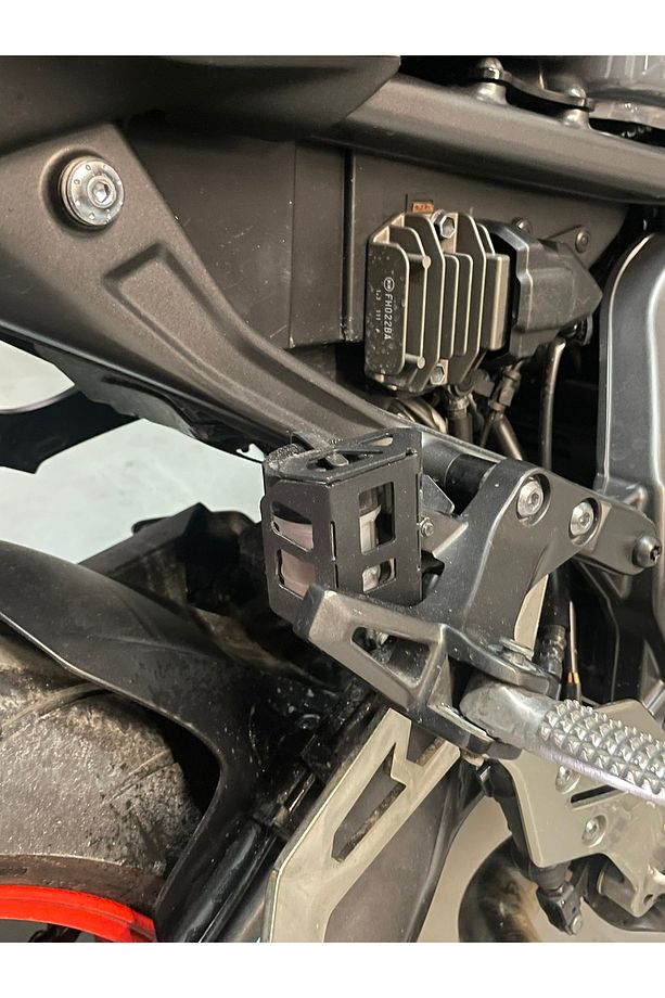 YAMAHA MT-09 Fren Hidrolik Sıvısı Koruma Demiri - 2