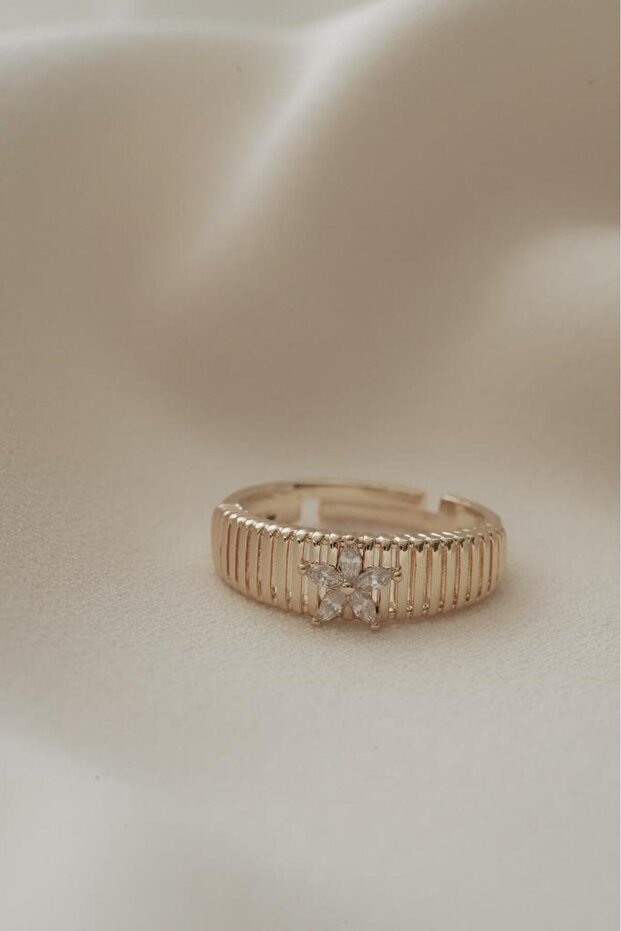 Adjustable Flower Detailed Ring - 8