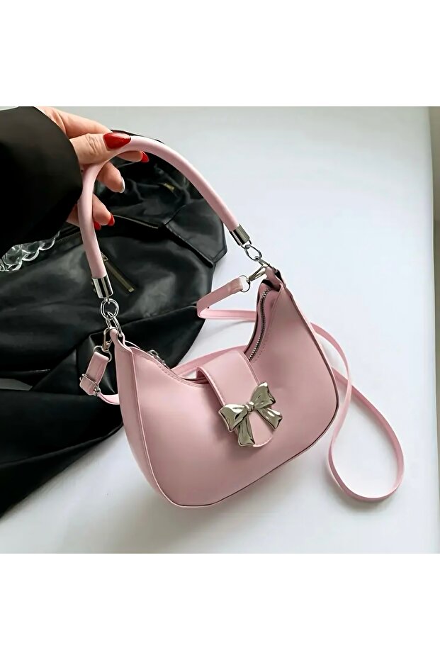 حقيبة يد Pinterest باللون الأسود مع فيونكة 🎀