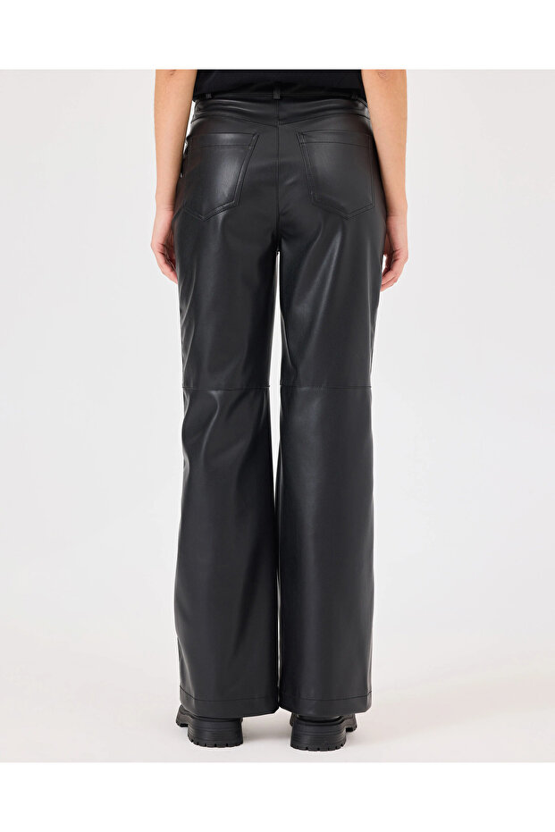 Geniş Paçalı Suni Deri Pantolon - 5