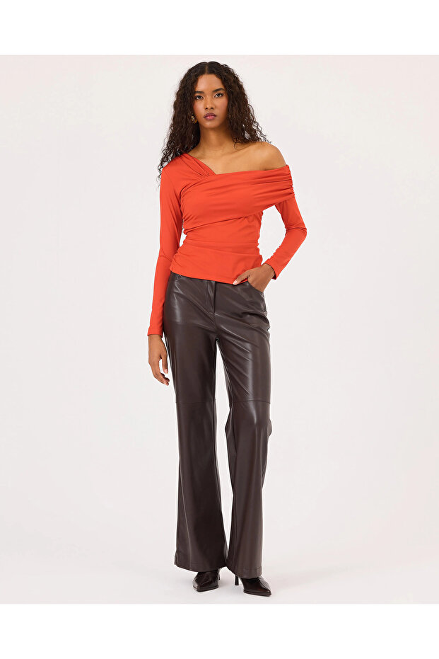 Geniş Paçalı Suni Deri Pantolon - 1