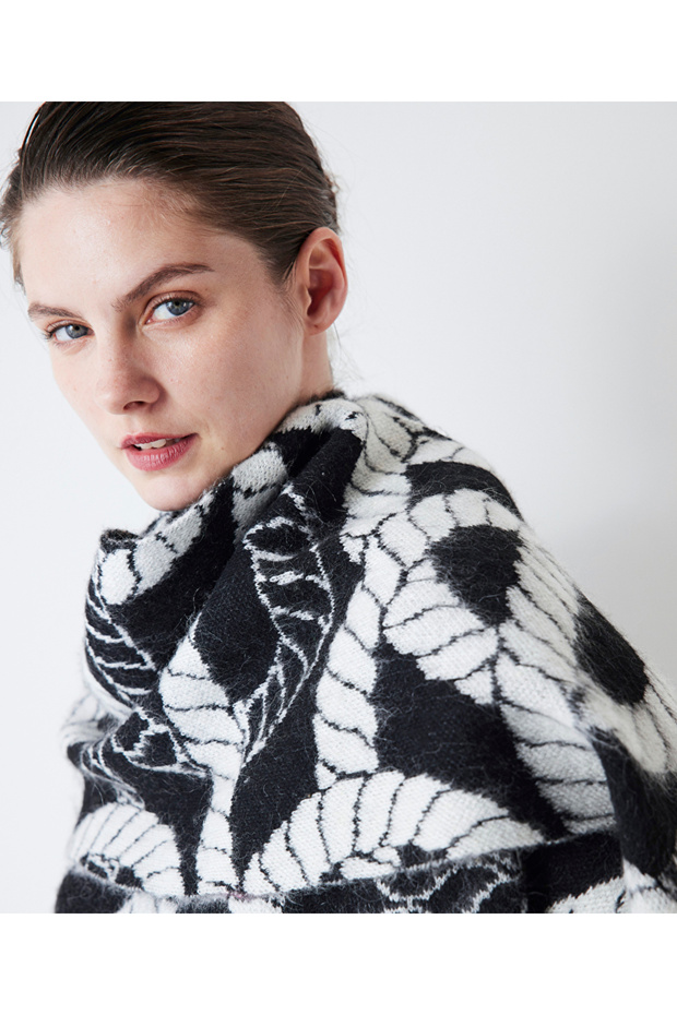 Pullover mit Schal-Accessoires - 1