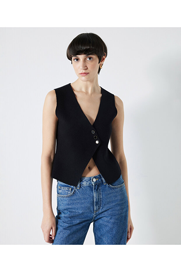 Strickweste mit Metall-Accessoires - 2