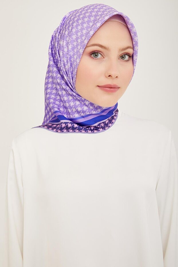 وشاح حريري تيفيل 4000D E24YA3098001-53