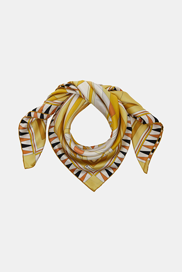 وشاح من الساتان بنمط هندسي أصفر - 3