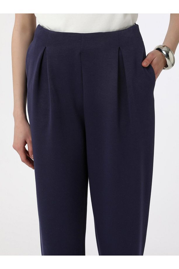 Yumuşak Tuşeli Önü Pile Detaylı Cepli Basic Pantolon - Lacivert - Refka - 4