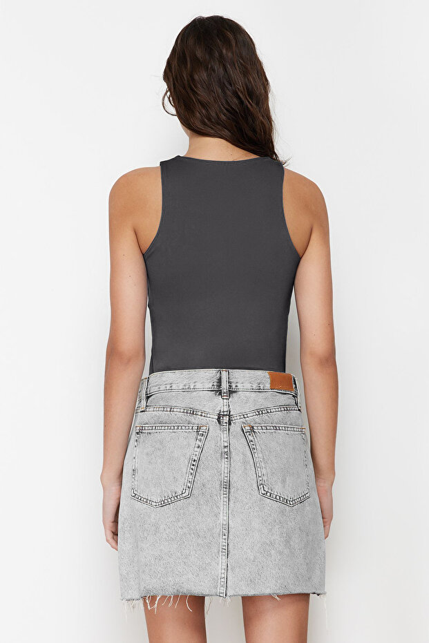 Antrasit Halter Yaka Vücuda Oturan Esnek Alttan Çıtçıtlı Örme Body TWOSS20BD0044 - 6