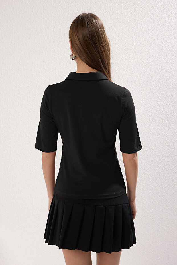 Siyah Polo Yaka Truvakar Kol Fitted/Vücuda Oturan Örme Bluz TWOSS25BZ00027 - 4
