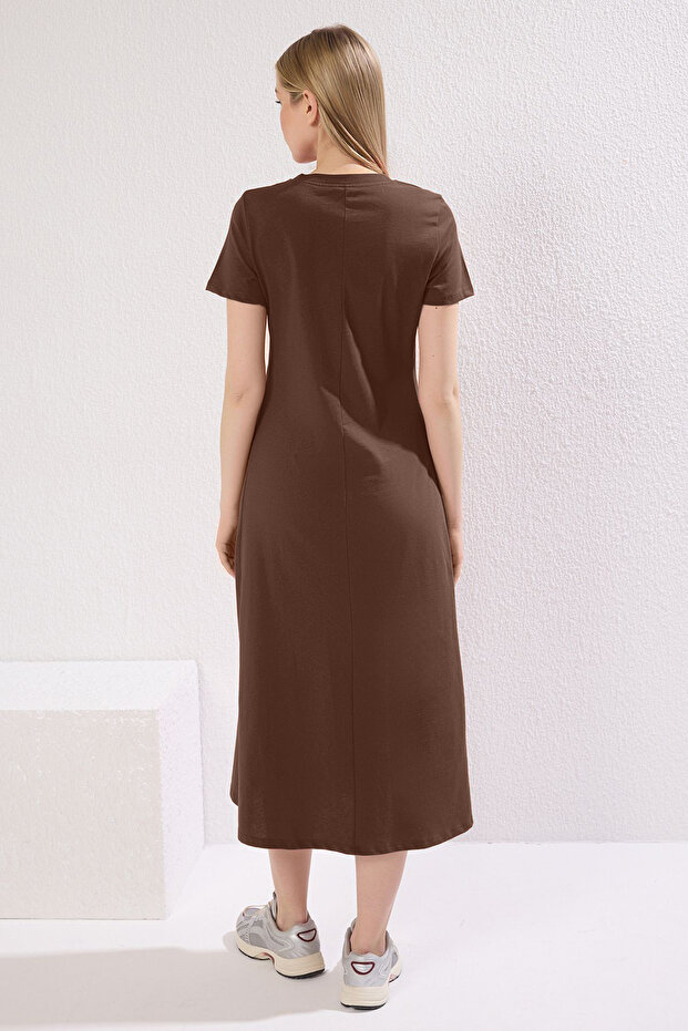Kahverengi Düz T-shirt Elbise Cep Midi Örme Elbise TWOSS24EL00169 - 4
