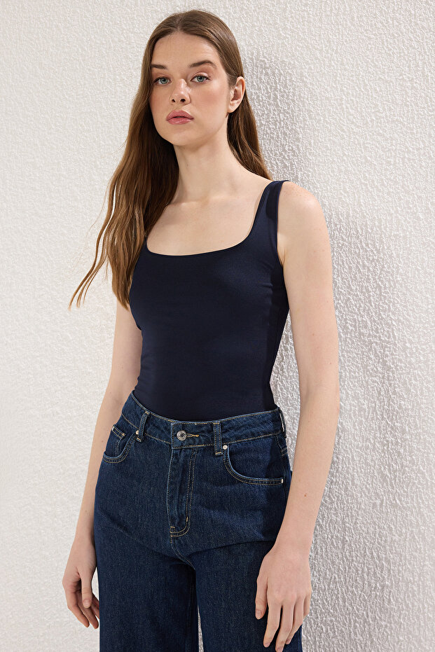 Lacivert Fitted/Vücuda Oturan Sırtı Detaylı Kare Yaka Çıtçıtlı Esnek Örme Body TWOSS24BD00026 - 2