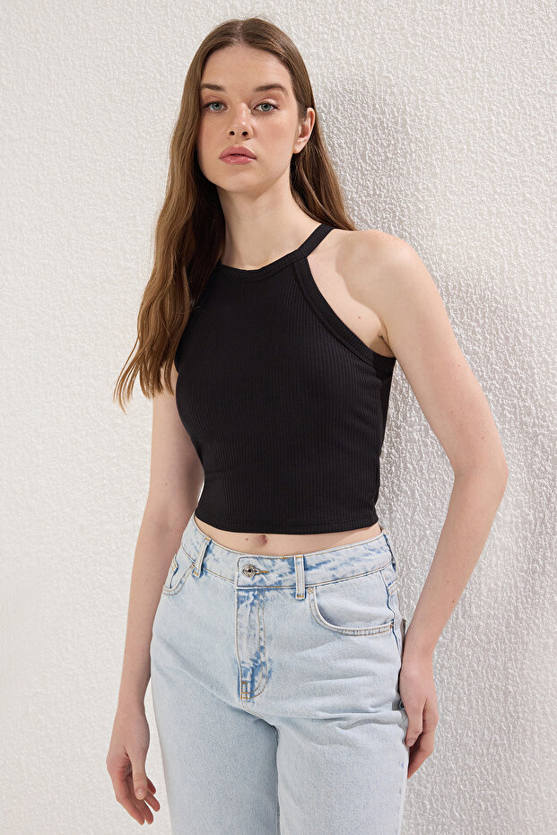 Siyah İçi Pedli Bra Detaylı Fitted/Vücuda Oturan Örme Atlet TWOSS25AL00026 - 3