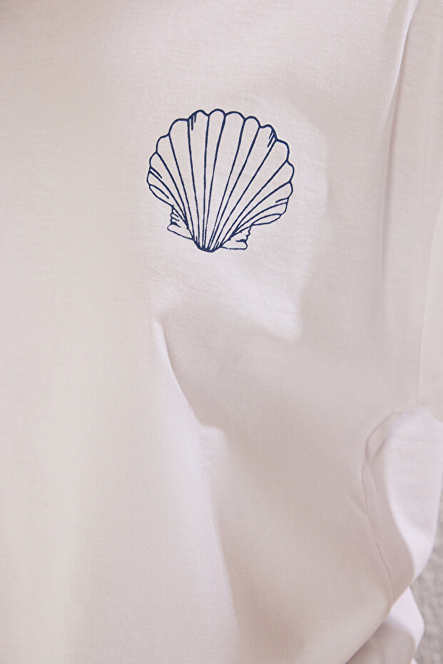Beyaz Kalın Pamuklu Sırt Baskılı Oversize/Geniş Kalıp Örme T-shirt TWOSS25TS00106 - 3