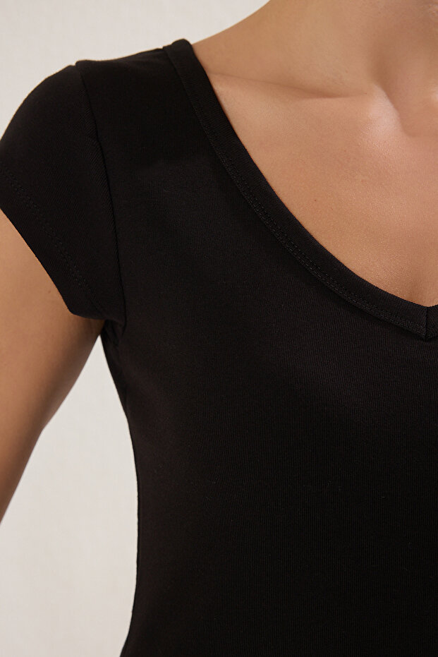 Siyah V Yaka Fitted/Vücuda Oturan Örme Bluz TWOSS25BZ00208 - 3