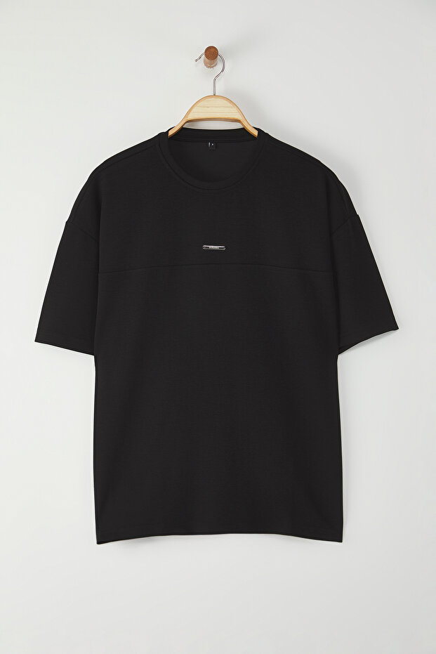 Siyah Oversize/Geniş Kesim Metal Etiket Detaylı İnterlok T-Shirt - 6
