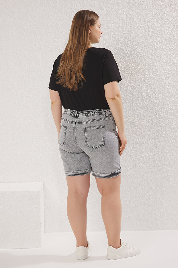 Gri Yüksek Bel Beli Lastikli Denim Büyük Beden Şort TBBSS25AP00021 - 4