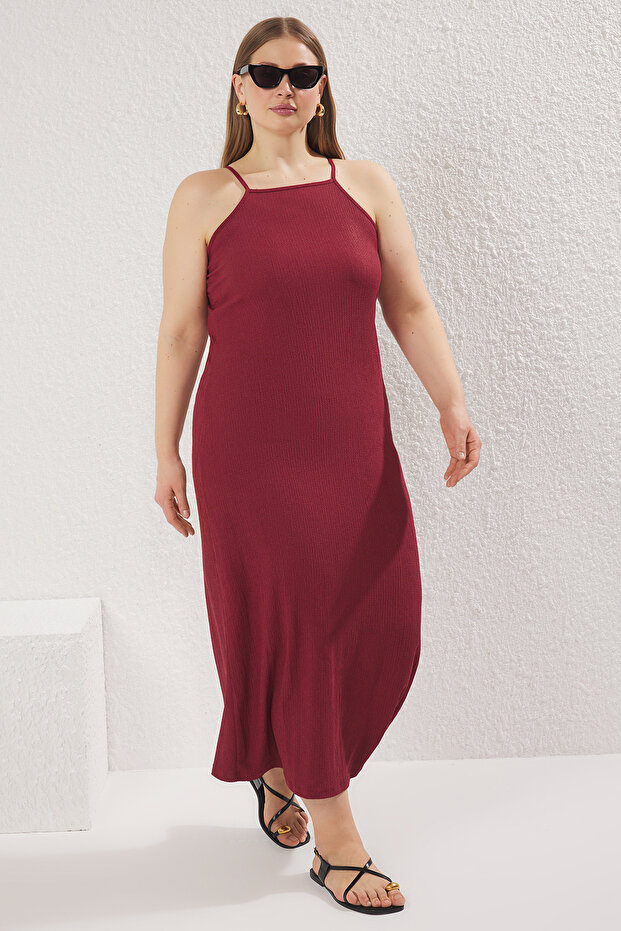 Bordo Halter Yaka Bürümcük Dokulu Kumaş Maxi Boy Örme Büyük Beden Elbise TBBSS25AH00006 - 2