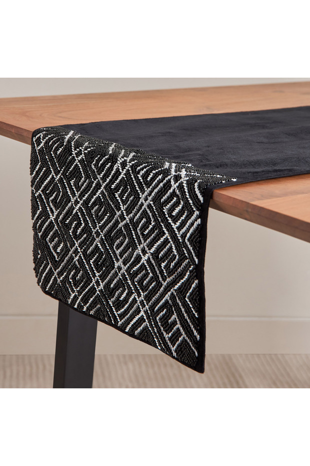 مفرش طاولة مزين بالخرز اللامع - 33×120 سم - 3