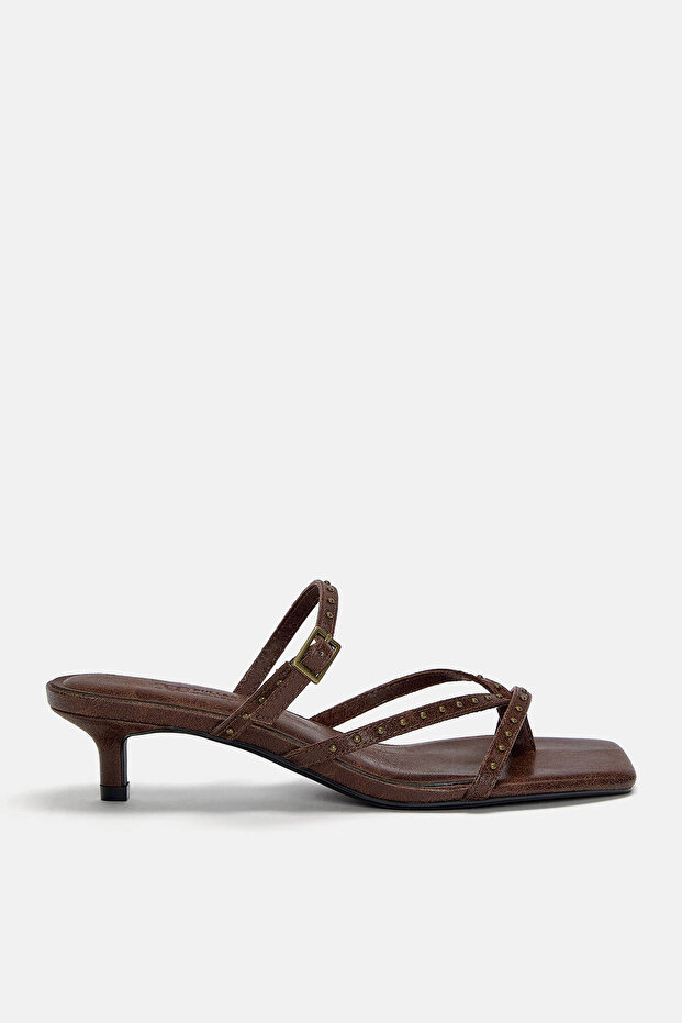 Zımbalı ve topuklu terlik - 1