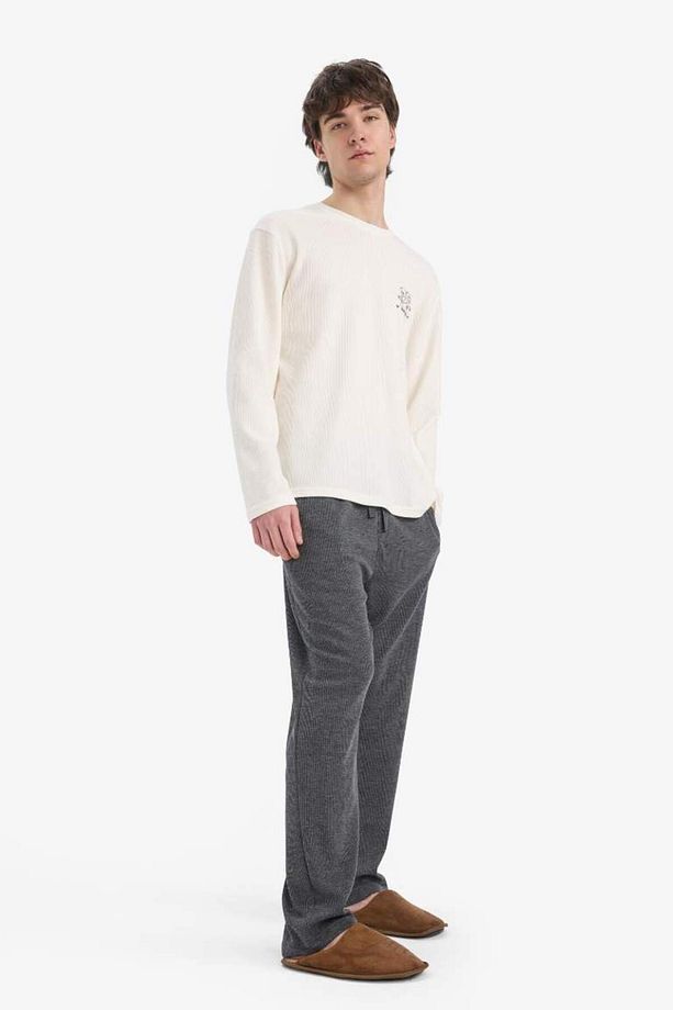 Yeni Sezon Pijama Takımı Desenli Uzun Kollu Pijama Üstü Uzun Pijama Altı - 4