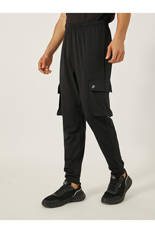 بنطال رياضي كارجو بقصّة Slim Fit منسوج ومرن