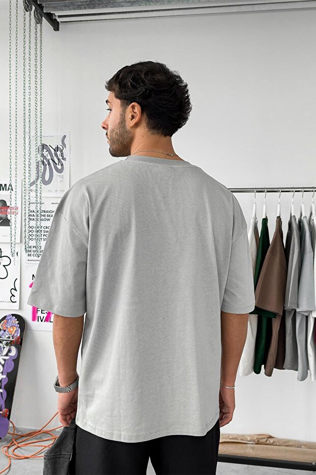 تي شيرت رمادي مريح أساسي ناعم كبير الحجم - 3