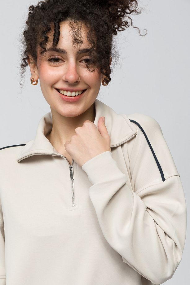 Lugo - Tek Biyeli Oversize Yakası Fermuar Detaylı Önü Kısa Arkası Uzun Modal Sweatshirt - Taş Renk - 4