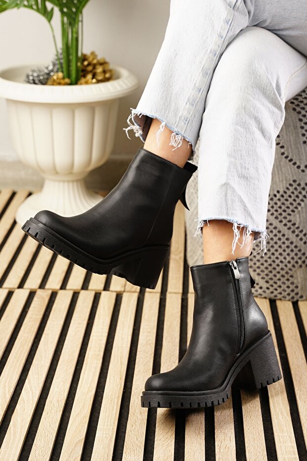Daily Women's Black Boots Zippered Thick High Heeled Tractor Sole Fur Lined Bootie 2401