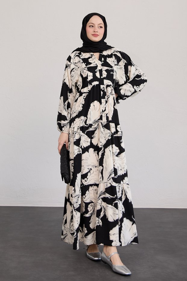 Schwarzes Kleid mit gemischtem Blumenmuster