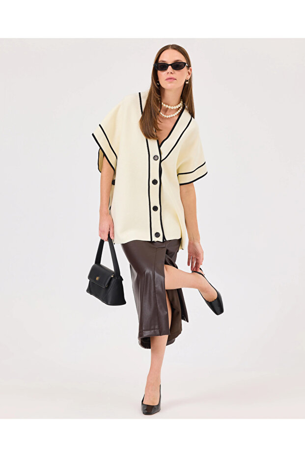 V Yaka Düğmeli Triko Süveter - 1