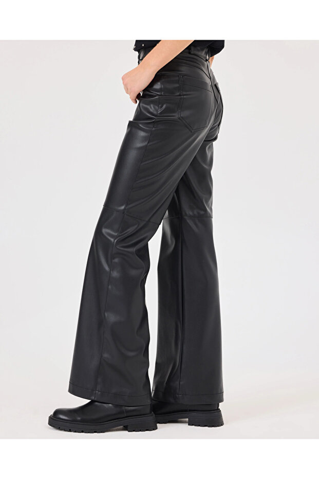 Geniş Paçalı Suni Deri Pantolon - 4