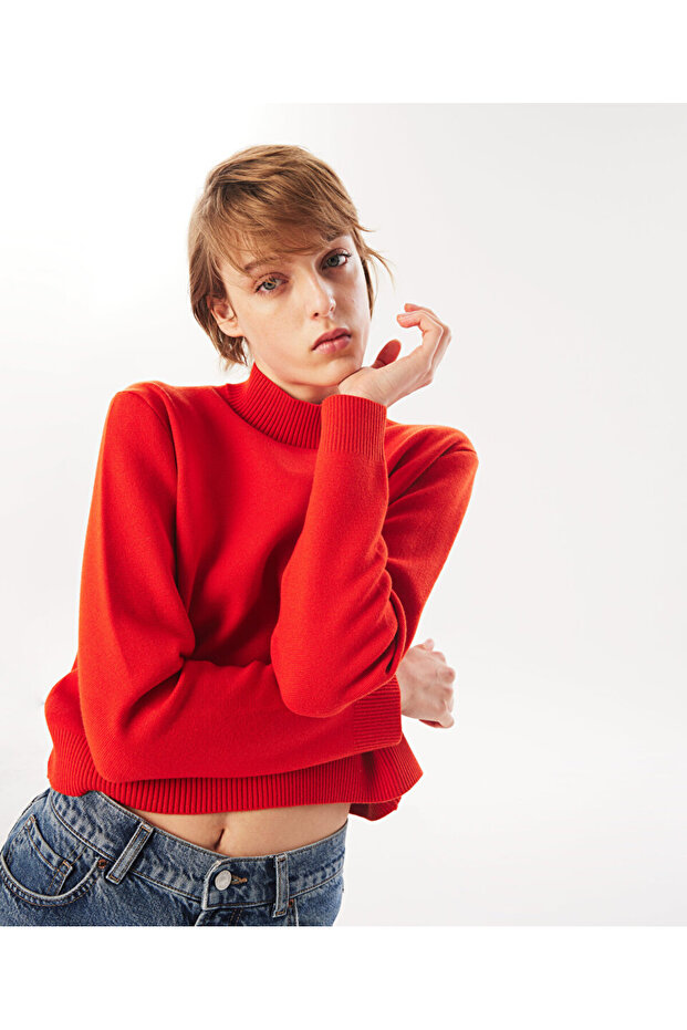 ملابس تريكو أساسية ذات ياقة عمودية - 1