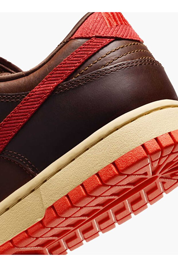 Męskie trampki z nadrukiem logo i sznurowaniem - NIKE DUNK LOW RETRO BTTYS CN - 6