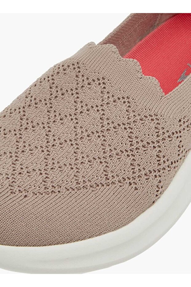 أحذية مزخرفة سهلة الارتداء - 4