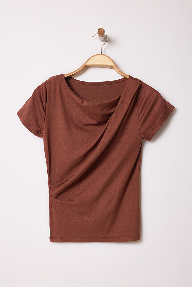 Kahverengi Büzgü/Drape Detaylı Fitted/Vücuda Oturan Örme Bluz TWOSS25BZ00278 - 5