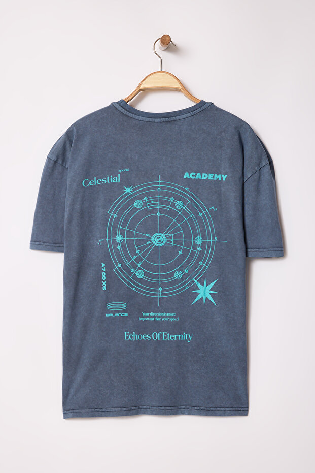 Lacivert Oversize/Geniş Kesim Eskitme/Soluk Efekt Galaksi Baskılı T-Shirt TMNSS25TS00076 - 5
