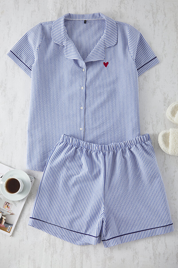 Lacivert Çizgili Kalp Nakışlı Gömlek Yaka Dokulu Dokuma Pijama Takımı TBBSS25AI00079 - 4