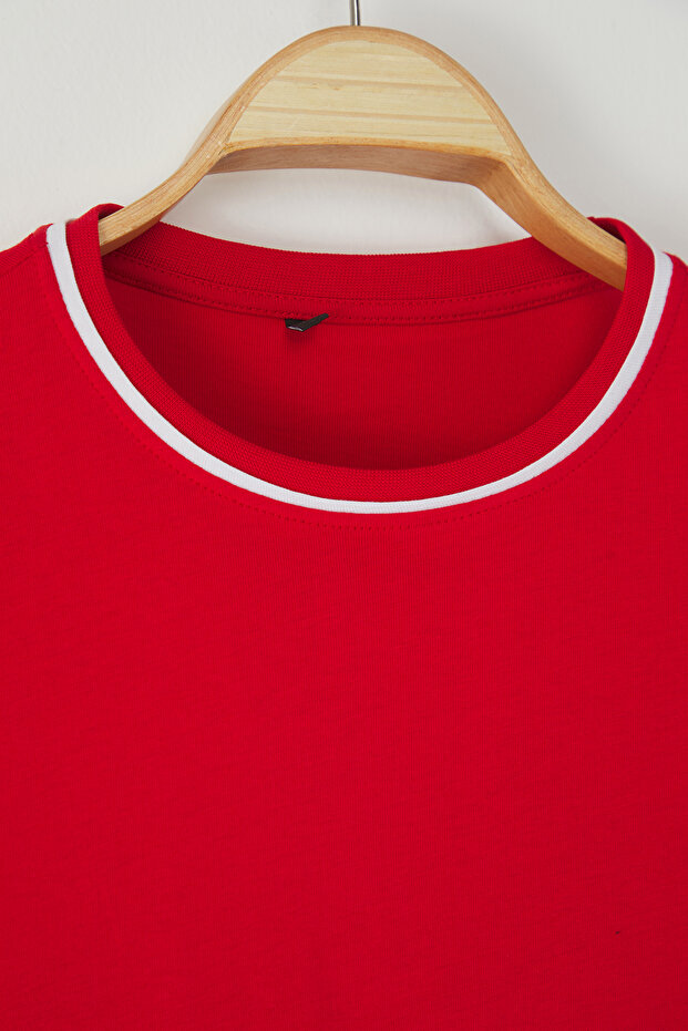 Kırmızı Bisiklet Yaka Biye Detaylı Basic Büyük Beden T-shirt TBBSS25BF00050 - 7