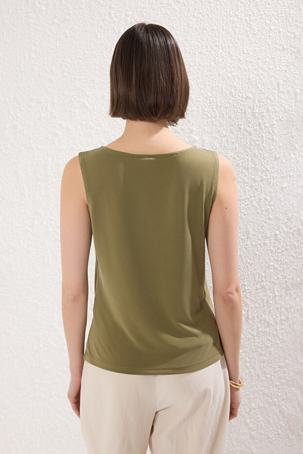 Yeşil More Sustainable Modal İçerikli Burgu Detaylı Asimetrik Yaka Regular Örme Bluz TWOSS25BZ00469 - 4