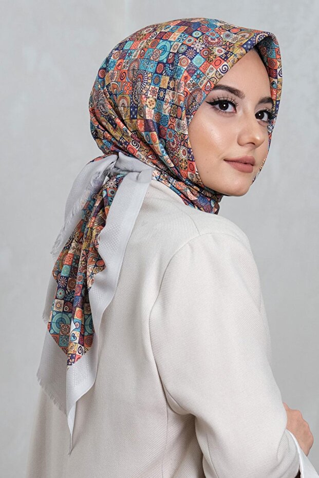 وشاح قطن بنمط هندسي باللون الأزرق - 1